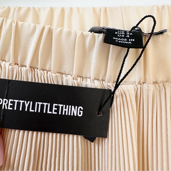 PrettyLittleThing Cream Plisse High Waisted Wide Leg Trousers 4 NWT - Picture 7 of 10